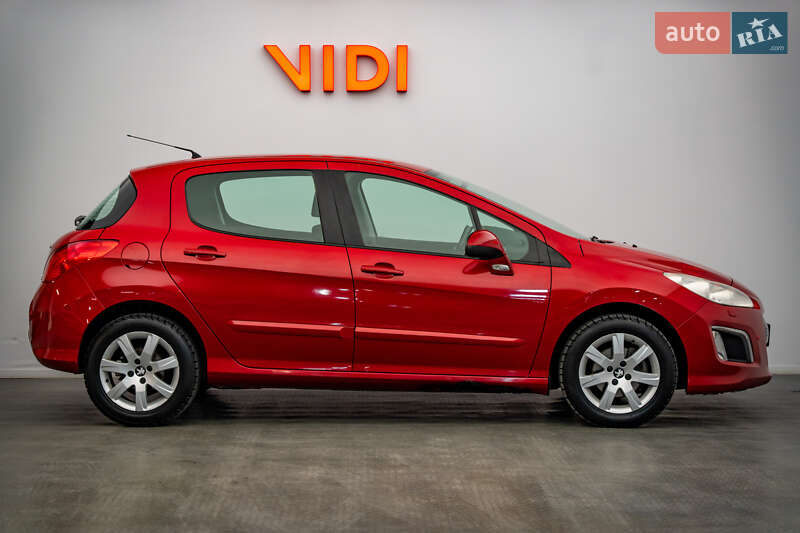 Хэтчбек Peugeot 308 2011 в Киеве