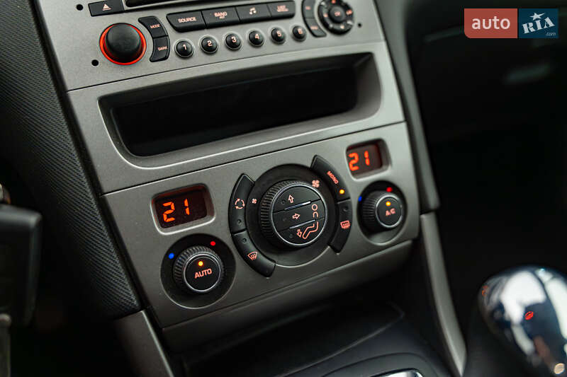 Хэтчбек Peugeot 308 2011 в Киеве