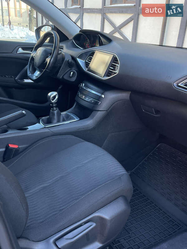 Универсал Peugeot 308 2015 в Сарнах