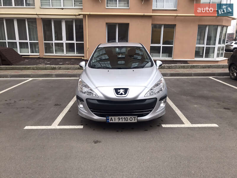 Хэтчбек Peugeot 308 2008 в Киеве