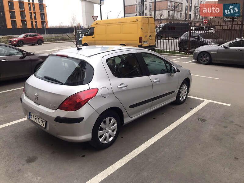 Хэтчбек Peugeot 308 2008 в Киеве