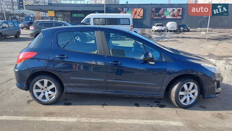 Хэтчбек Peugeot 308 2010 в Киеве