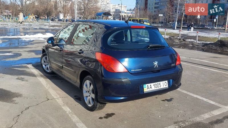 Хэтчбек Peugeot 308 2010 в Киеве