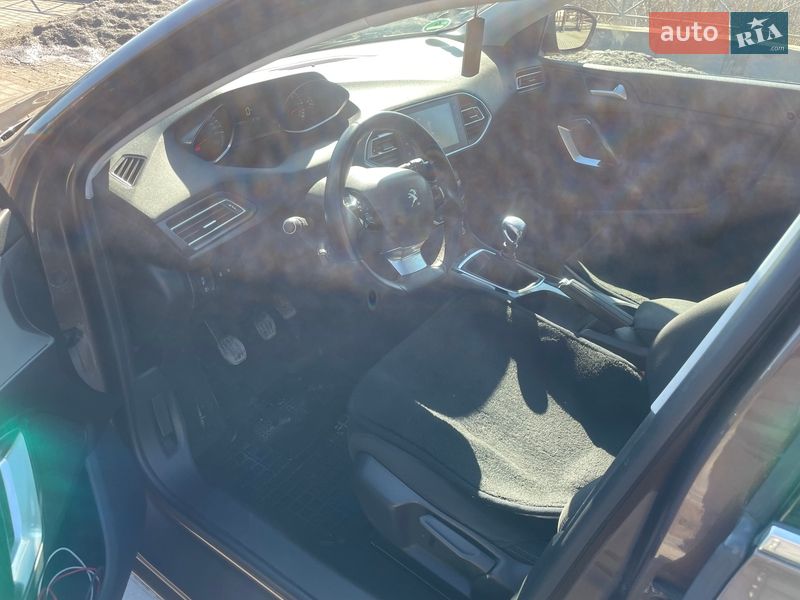 Хэтчбек Peugeot 308 2015 в Тернополе