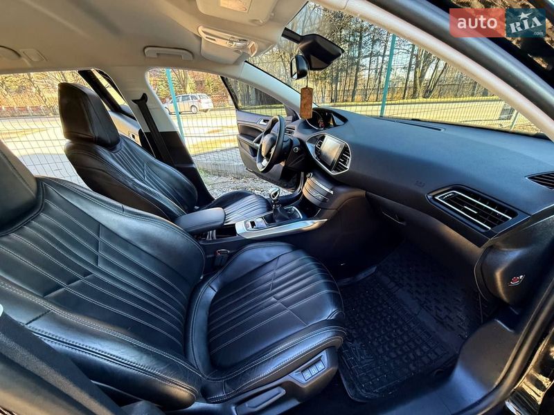 Универсал Peugeot 308 2015 в Трускавце