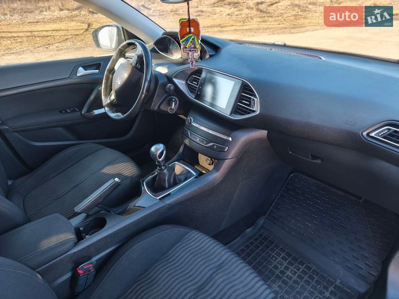 Универсал Peugeot 308 2015 в Компанеевке