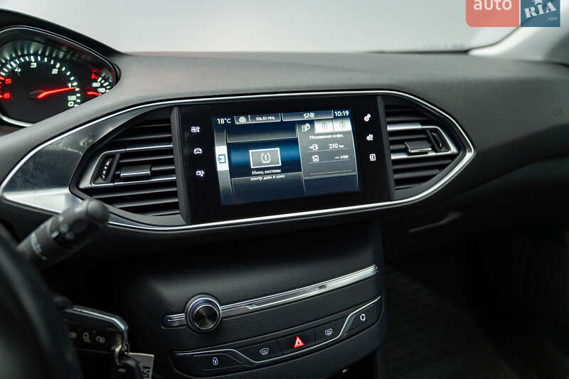 Хэтчбек Peugeot 308 2017 в Киеве