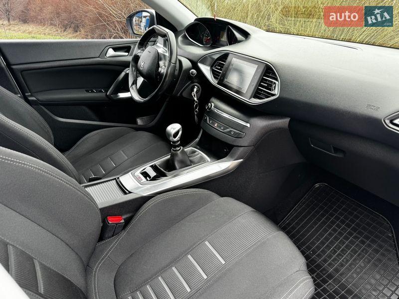 Хетчбек Peugeot 308 2014 в Дрогобичі