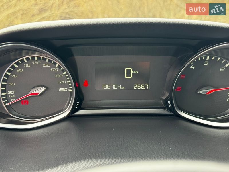 Хетчбек Peugeot 308 2014 в Дрогобичі