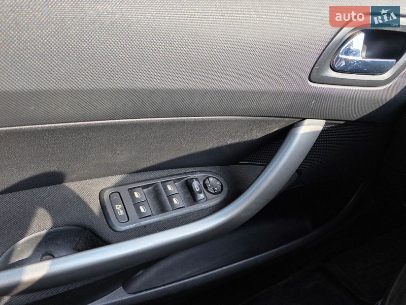 Хетчбек Peugeot 308 2010 в Києві