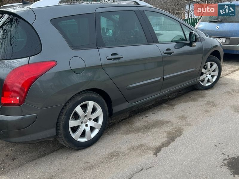 Универсал Peugeot 308 2010 в Черновцах