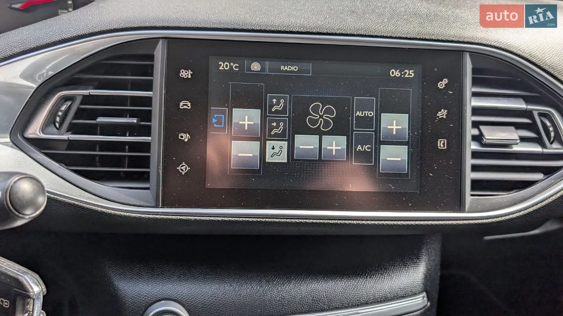 2015 Peugeot 308 - мініатюра 15