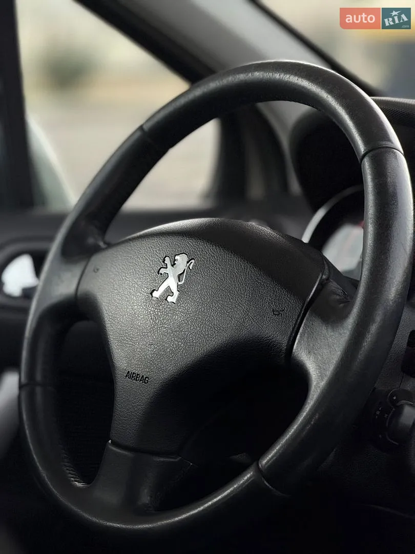 2011 Peugeot 308 - мініатюра 16
