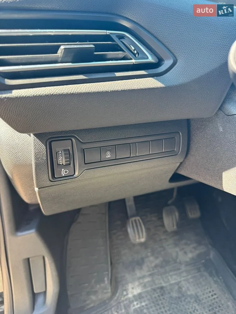 2017 Peugeot 308 - мініатюра 28