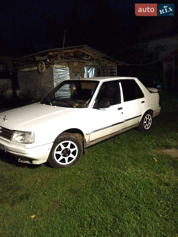 Ліфтбек Peugeot 309 1990 в Рожнятові