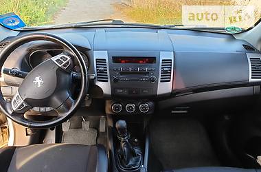 Внедорожник / Кроссовер Peugeot 4007 2011 в Калуше