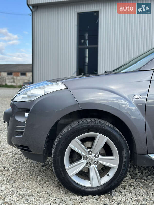 Позашляховик / Кросовер Peugeot 4007 2010 в Чернівцях
