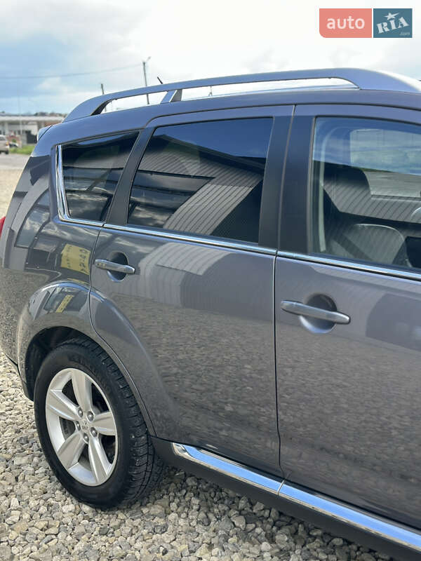 Позашляховик / Кросовер Peugeot 4007 2010 в Чернівцях