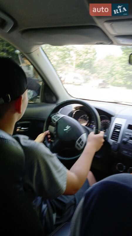 Позашляховик / Кросовер Peugeot 4007 2010 в Борщеві