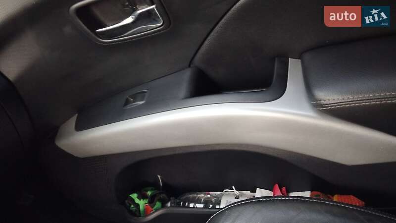 Позашляховик / Кросовер Peugeot 4007 2009 в Кременці