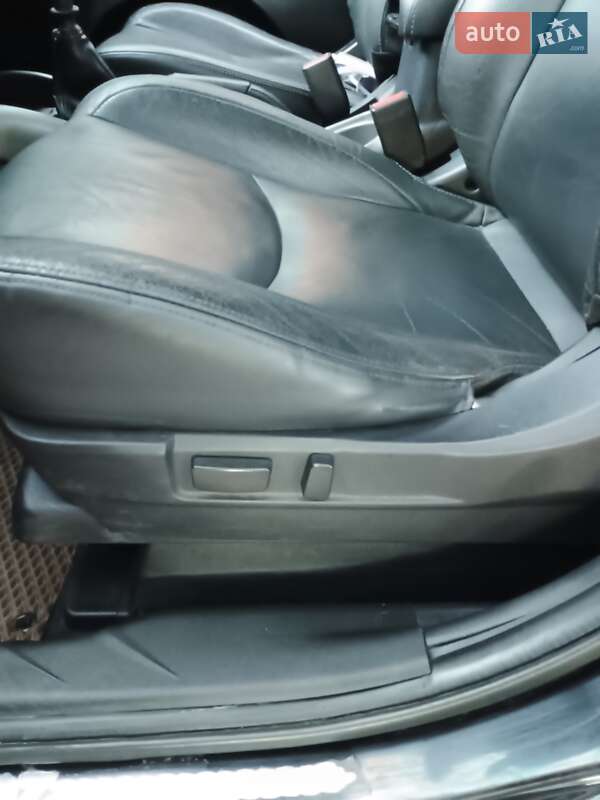 Позашляховик / Кросовер Peugeot 4007 2008 в Чернігові