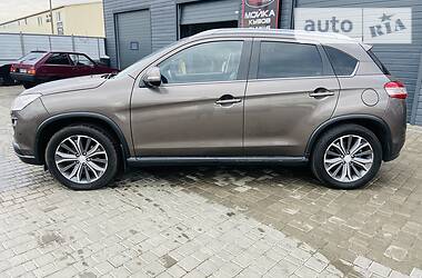 Позашляховик / Кросовер Peugeot 4008 2012 в 
