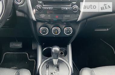 Позашляховик / Кросовер Peugeot 4008 2012 в 