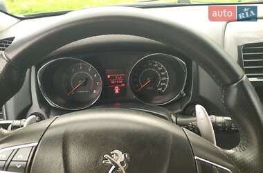 Позашляховик / Кросовер Peugeot 4008 2012 в 