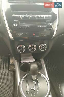 Позашляховик / Кросовер Peugeot 4008 2012 в 