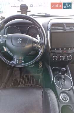 Позашляховик / Кросовер Peugeot 4008 2012 в 