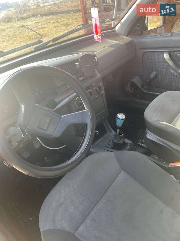 Седан Peugeot 405 1988 в Нововолынске