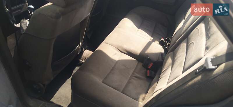 Седан Peugeot 405 1989 в Остроге