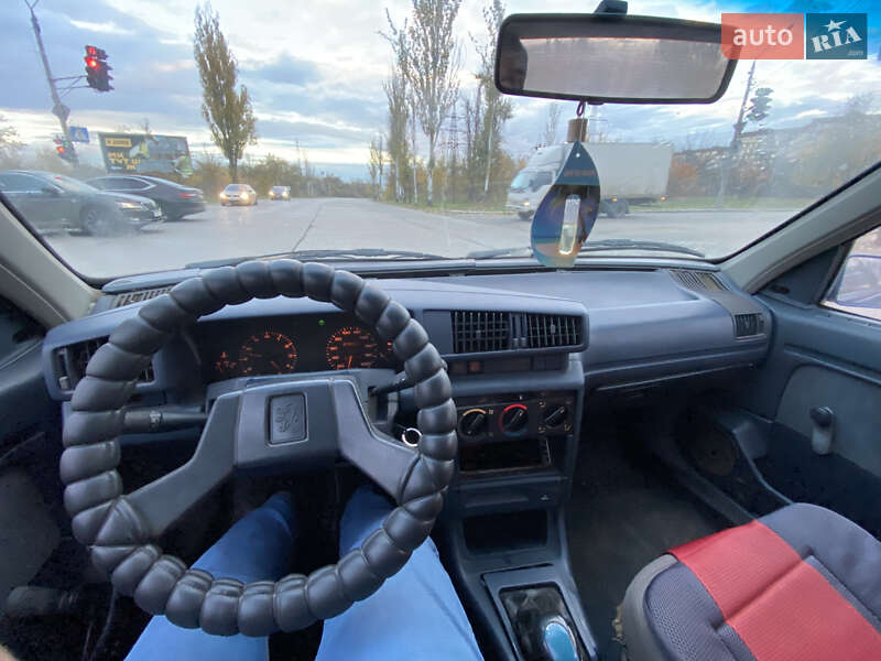 Седан Peugeot 405 1989 в Кривому Розі
