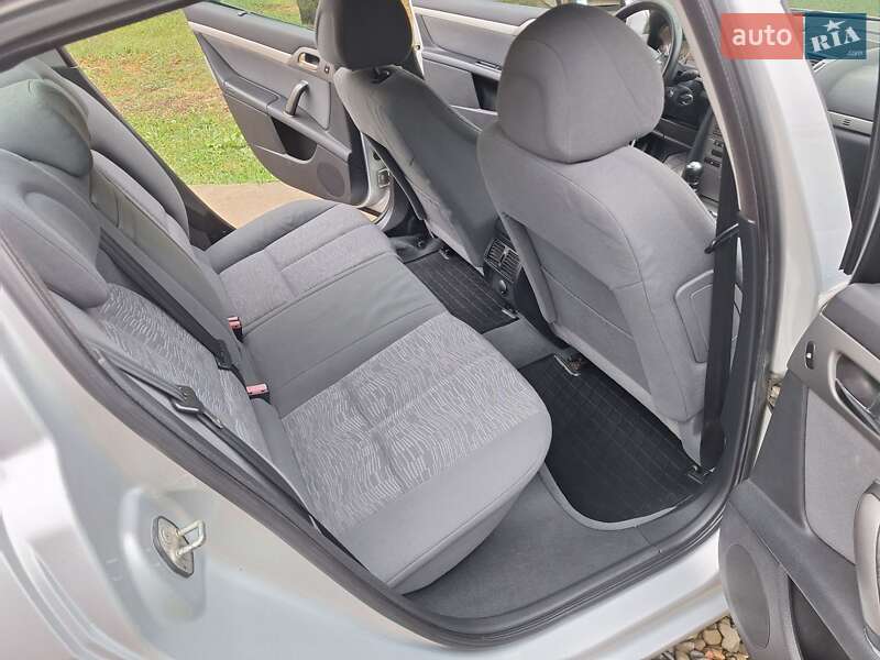 Седан Peugeot 407 2004 в Чернівцях