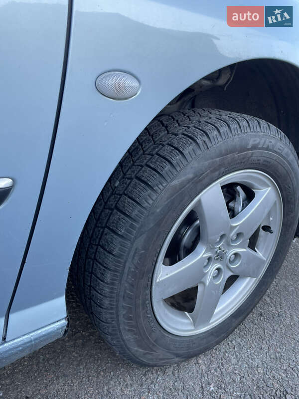 Седан Peugeot 407 2004 в Костополе