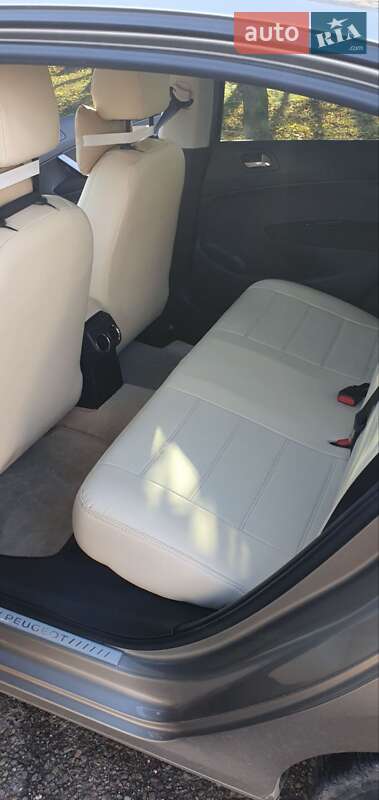 Седан Peugeot 408 2012 в Хотині