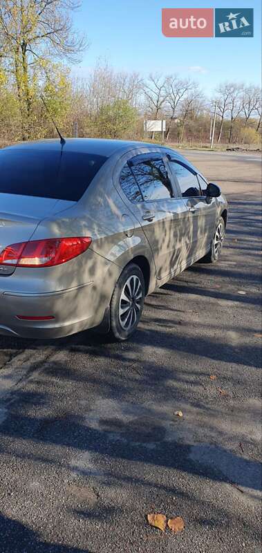 Седан Peugeot 408 2012 в Хотині