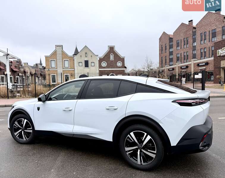 Лифтбек Peugeot 408 2023 в Киеве