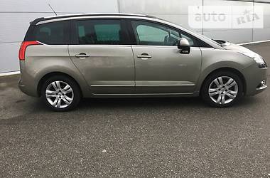 Внедорожник / Кроссовер Peugeot 5008 2011 в Киеве