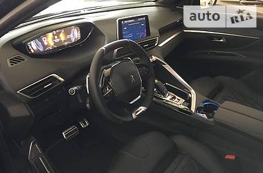 Внедорожник / Кроссовер Peugeot 5008 2019 в Киеве