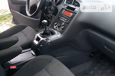 Мінівен Peugeot 5008 2010 в 