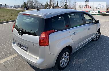 Мінівен Peugeot 5008 2011 в 