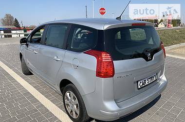 Мінівен Peugeot 5008 2011 в 