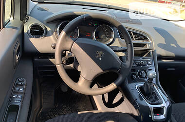 Мінівен Peugeot 5008 2011 в 