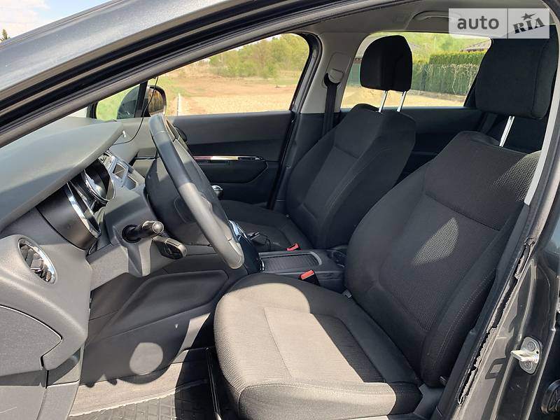 Мінівен Peugeot 5008 2010 в Стрию