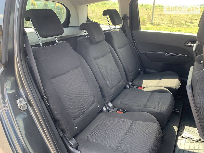 Мінівен Peugeot 5008 2010 в Стрию