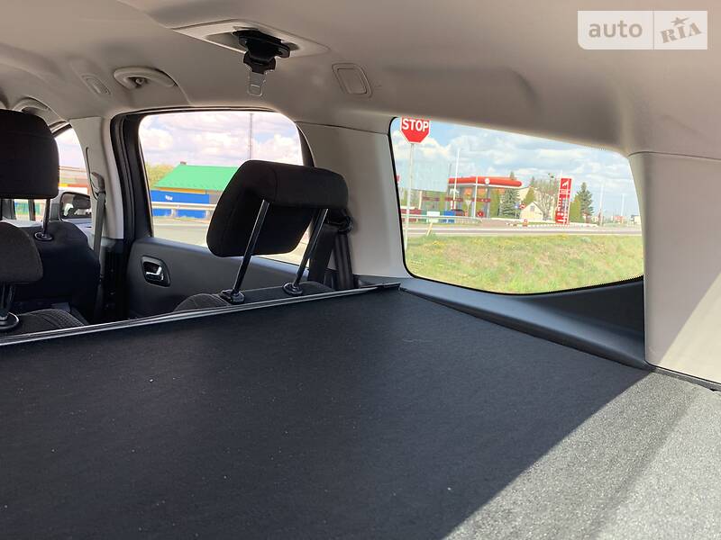 Мінівен Peugeot 5008 2010 в Стрию