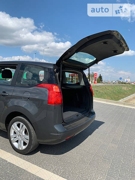 Мінівен Peugeot 5008 2010 в Стрию