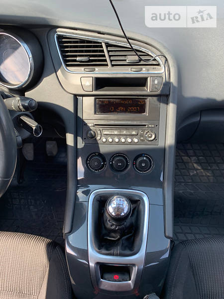 Мінівен Peugeot 5008 2010 в Стрию