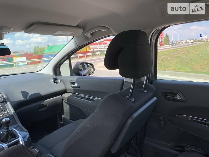 Мінівен Peugeot 5008 2010 в Стрию
